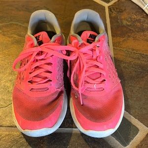 Girls Nike pink running shoes
